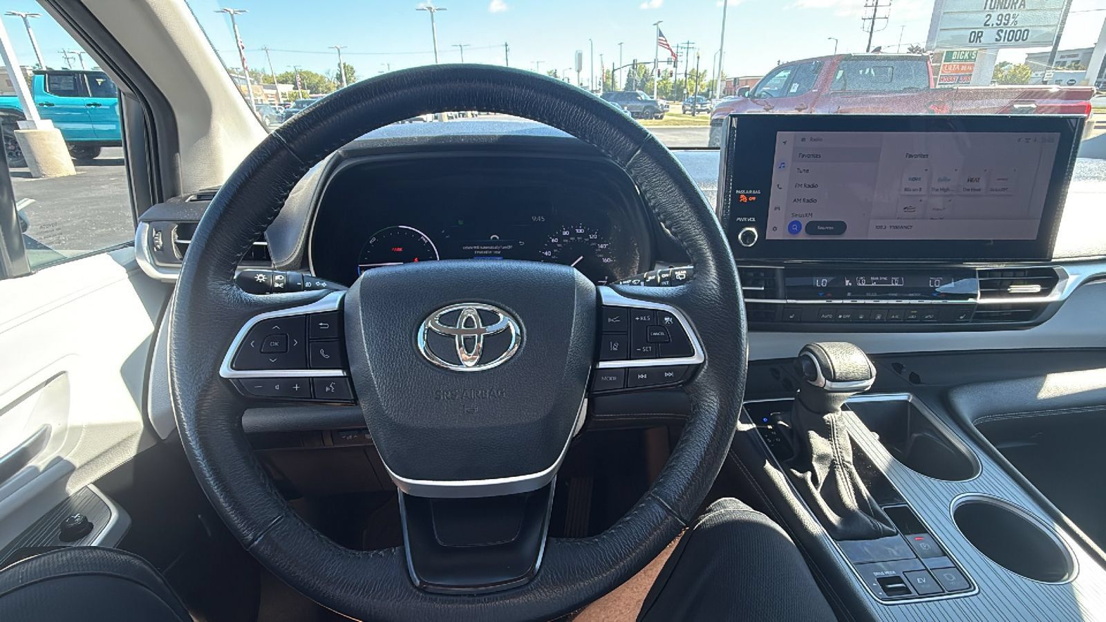 Certified 2025 Toyota Sienna XLE FWD image 14