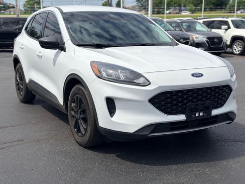 Used 2022 Ford Escape SE FWD image 3