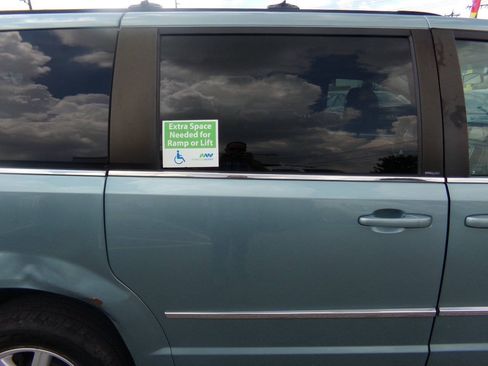Used 2010 Chrysler Town & Country Touring FWD image 46