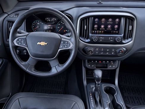 Used 2022 Chevrolet Colorado Z71 AWD/4WD image 37