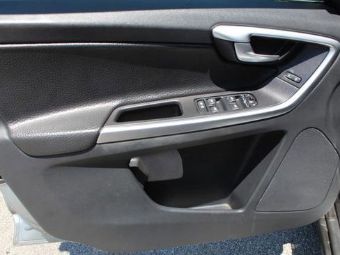 Used 2010 Volvo XC60 T6 AWD/4WD image 14