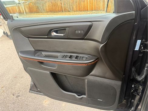 Used 2014 Chevrolet Traverse LTZ image 30