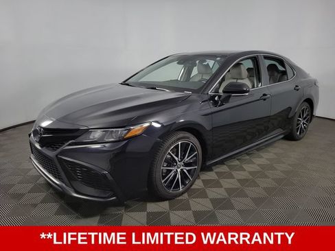 Used 2023 Toyota Camry SE FWD image 3