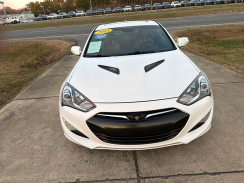 Used 2013 Hyundai Genesis 3.8 image 6