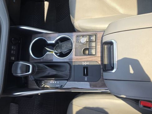 Used 2023 Toyota Highlander Limited FWD image 26