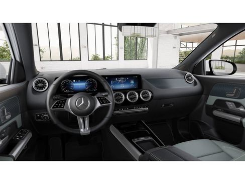 New 2026 Mercedes-Benz GLA 250 image 2