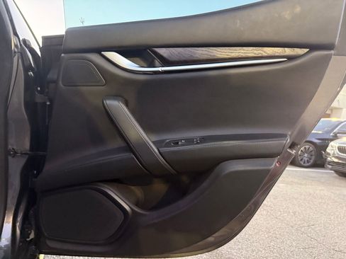 Used 2015 Maserati Ghibli RWD image 29