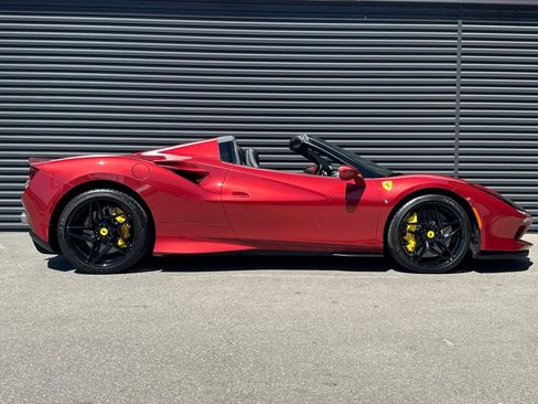 Used 2022 Ferrari F8 Tributo RWD image 9