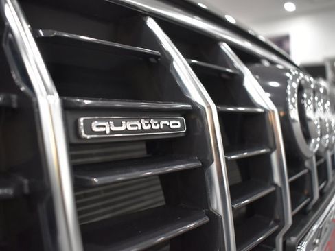 Used 2025 Audi Q3 2.0T Premium w/ Convenience Package AWD/4WD image 13