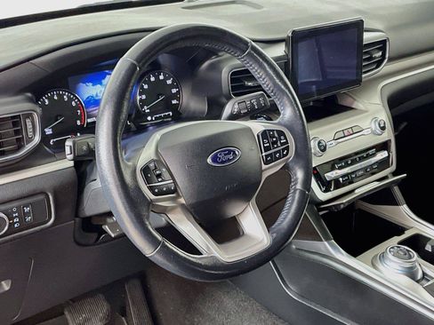 Used 2021 Ford Explorer XLT w/ Equipment Group 202A AWD/4WD image 18