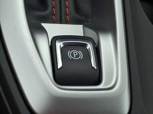 Used 2024 Chevrolet Trax RS FWD image 23