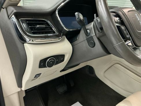 Used 2019 Lincoln Continental Reserve image 18