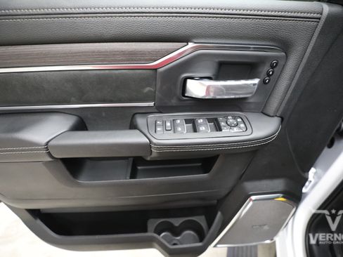 New 2026 RAM 2500 Laramie AWD/4WD image 18