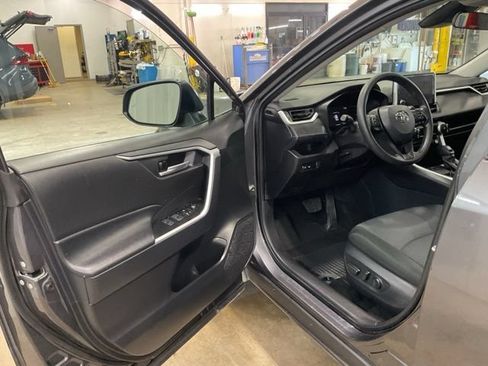 Used 2025 Toyota RAV4 XLE AWD/4WD image 18