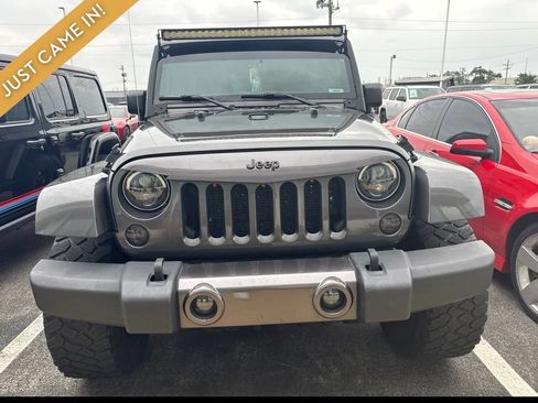 Used 2016 Jeep Wrangler Unlimited Sahara w/ Connectivity Group AWD/4WD image 2