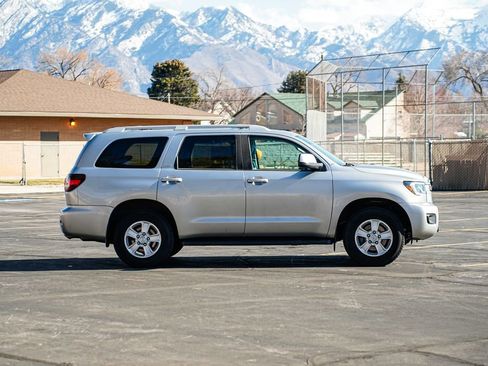Used 2020 Toyota Sequoia SR5 w/ Premium Package image 4