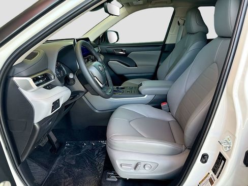 New 2026 Toyota Highlander XLE AWD/4WD image 19