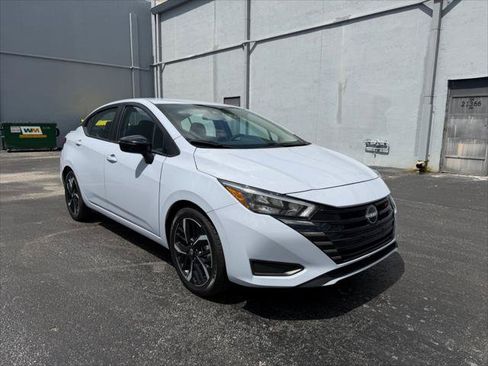 Used 2024 Nissan Versa SR FWD image 8