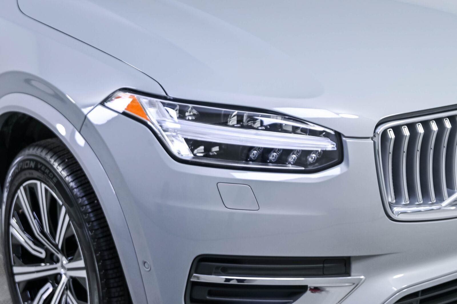 Certified 2024 Volvo XC90 B5 Plus AWD/4WD image 35