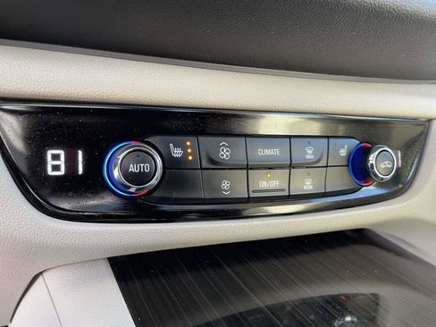 Used 2019 Buick Regal Essence w/ Driver Confidence Package I image 22