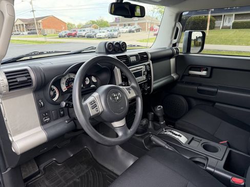 Used 2013 Toyota FJ Cruiser 4WD w/ Convenience Pkg image 17