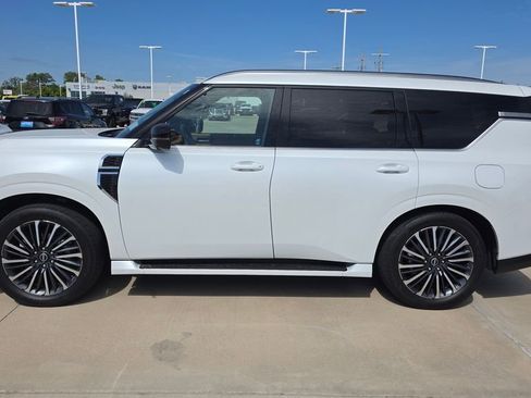 Used 2025 Nissan Armada Platinum Reserve AWD/4WD image 2