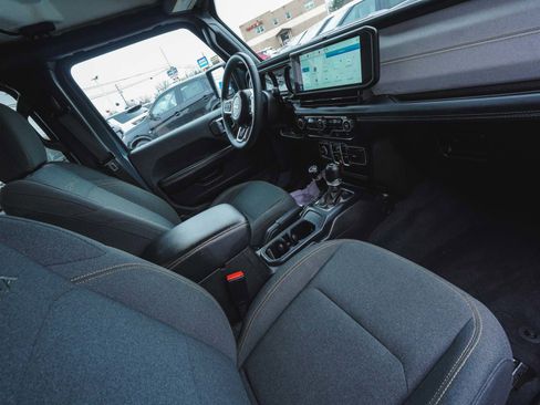 Used 2024 Jeep Wrangler Unlimited Sahara image 40