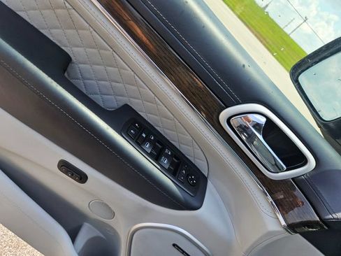 Used 2020 Jeep Grand Cherokee Summit AWD/4WD image 10