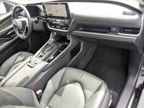 Used 2025 Toyota Grand Highlander AWD image 27