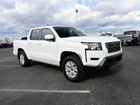 Used 2022 Nissan Frontier SV w/ Technology Package image 2