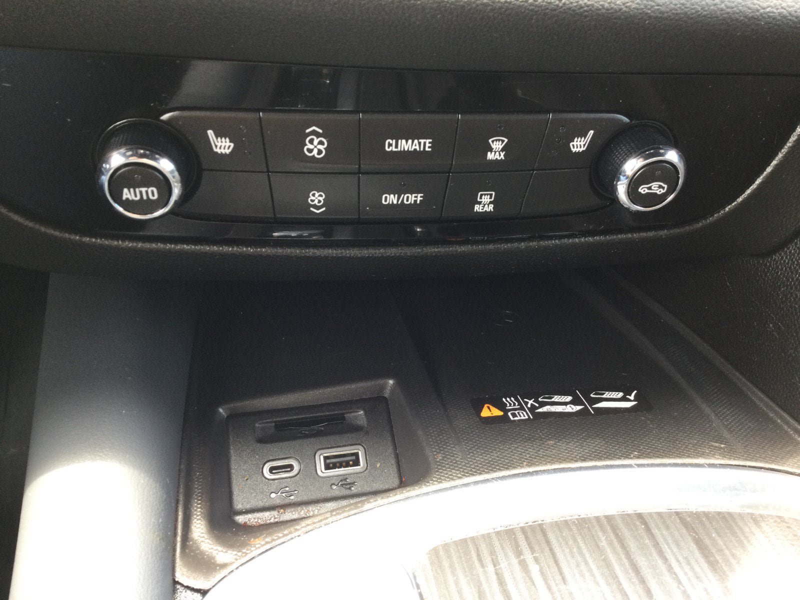 Used 2023 Buick Enclave Essence AWD/4WD image 17