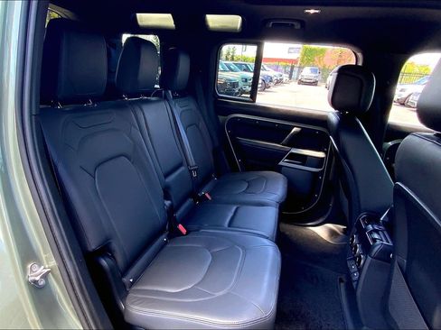Used 2023 Land Rover Defender 110 SE AWD/4WD image 19