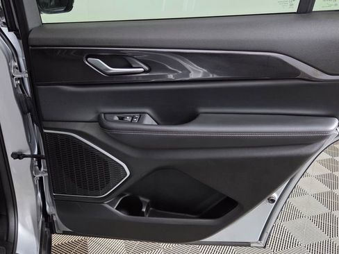 Used 2022 Jeep Grand Cherokee L Altitude image 35