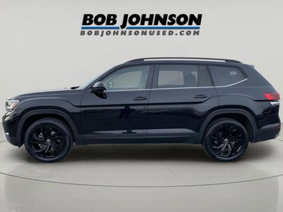 Used 2023 Volkswagen Atlas SE w/ Black Wheel Package