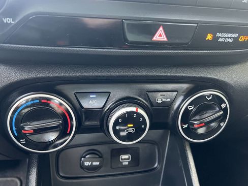 Used 2020 Hyundai Venue SE FWD image 32