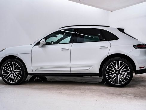 Certified 2025 Porsche Macan image 2