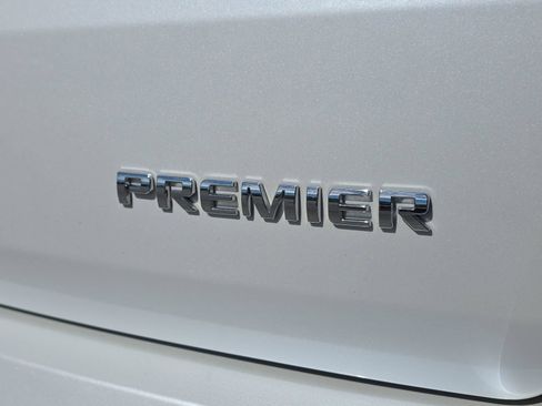 Used 2022 Chevrolet Traverse Premier AWD/4WD image 31