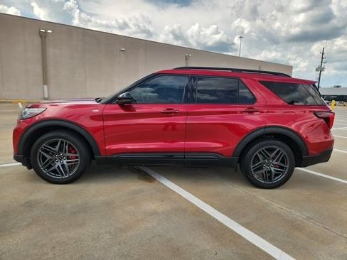 Used 2025 Ford Explorer ST-Line w/ Premium Package RWD image 4