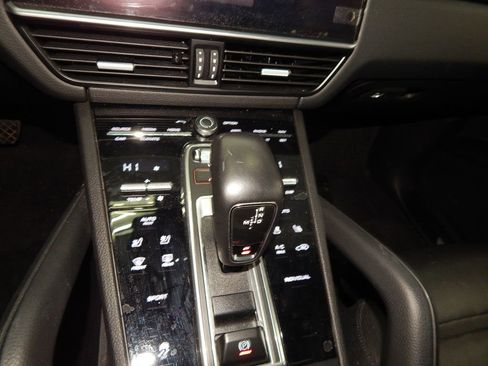 Used 2024 Porsche Cayenne image 12