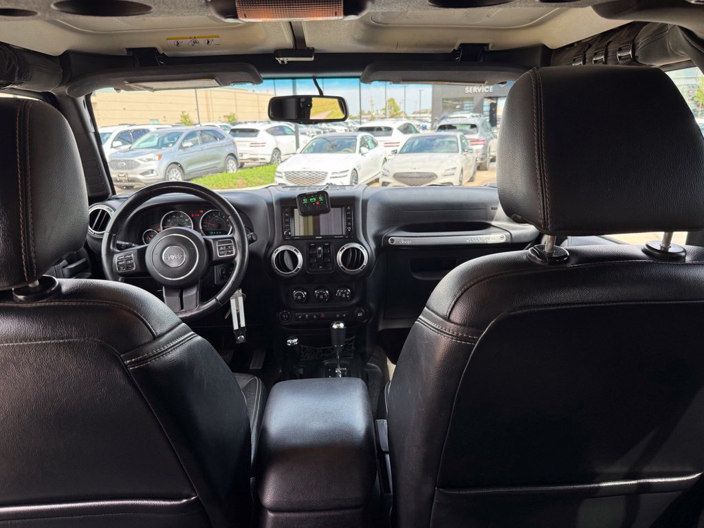 Used 2015 Jeep Wrangler Unlimited Rubicon w/ Connectivity Group AWD/4WD image 19