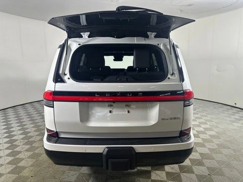 Used 2024 Lexus GX 550 w/ Accessory Package (2T) AWD/4WD image 9