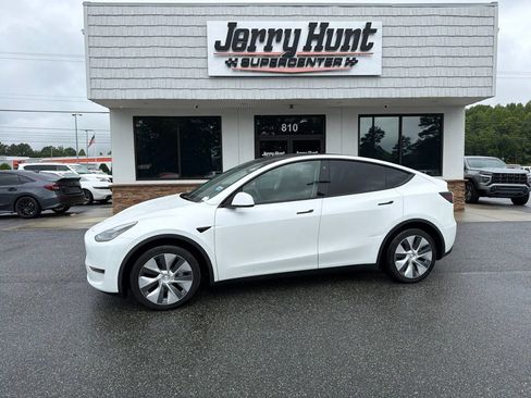 Used 2021 Tesla Model Y Long Range AWD/4WD image 1
