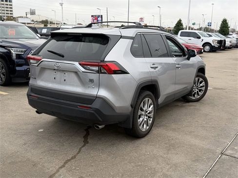 Used 2023 Toyota RAV4 XLE Premium image 5
