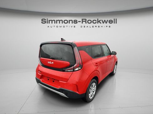 Used 2025 Kia Soul LX FWD image 5