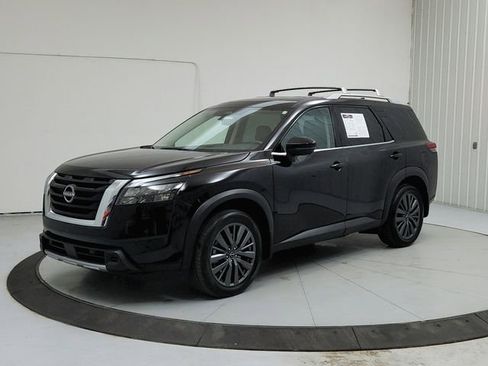 Used 2025 Nissan Pathfinder SL w/ SL Premium Package image 3