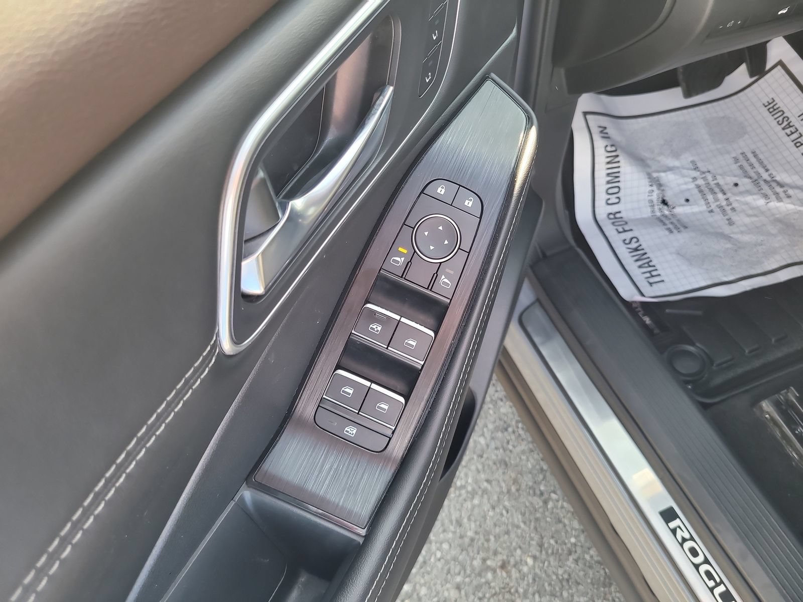 Used 2023 Nissan Rogue Platinum w/ Platinum Premium Package FWD image 11