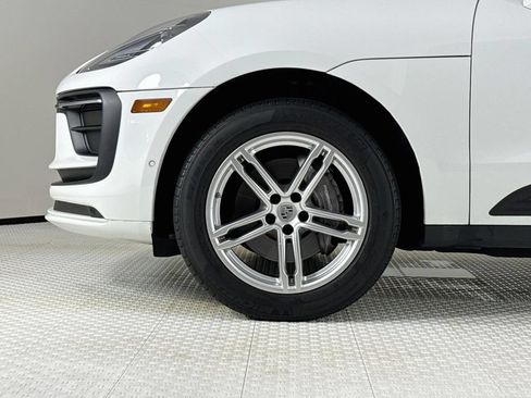 Certified 2024 Porsche Macan AWD/4WD image 31