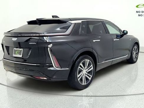 Used 2025 Cadillac Lyriq Luxury AWD/4WD image 8