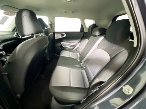 Used 2022 Kia Soul LX image 27
