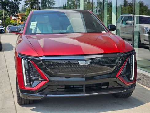New 2026 Cadillac Lyriq Sport AWD/4WD image 8